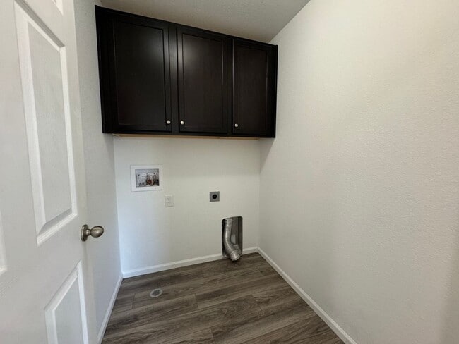 Building Photo - Newer 3 Bedroom plus loft in Paint Brush Hills