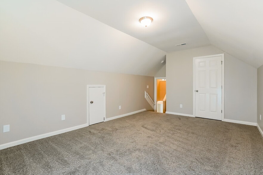 Building Photo - 4936 Bivens Dr