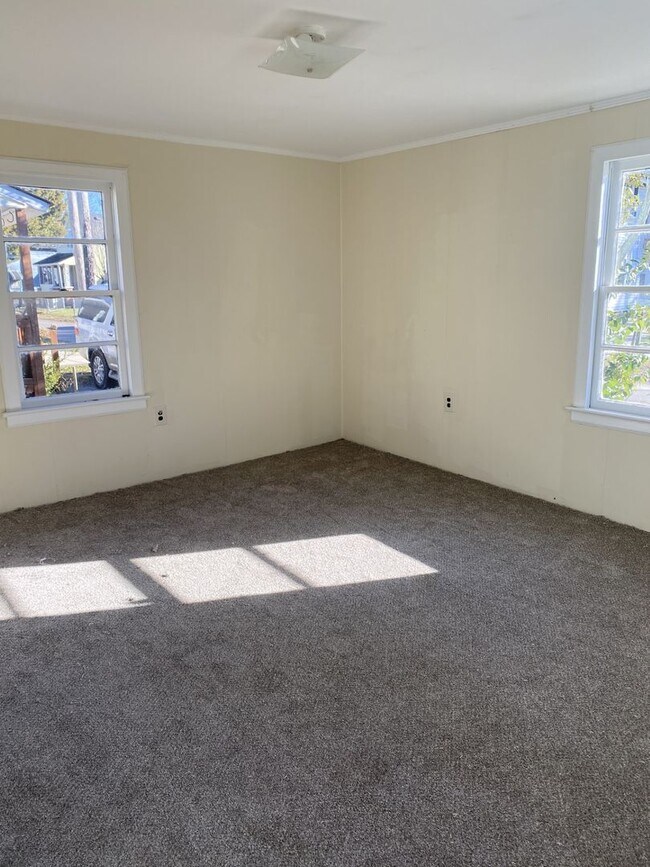 Building Photo - 410 Davis Avenue