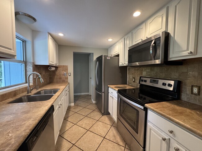 Building Photo - 927 Lemon Bay Dr
