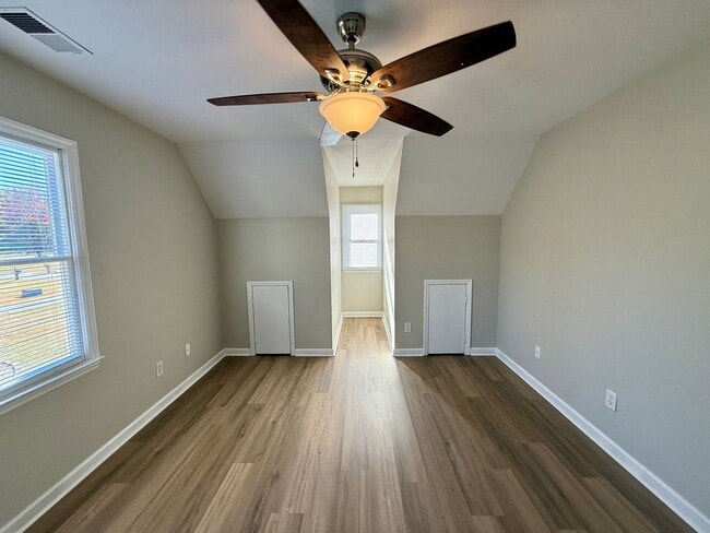 Building Photo - Three bedroom, 2 bath house in Elon