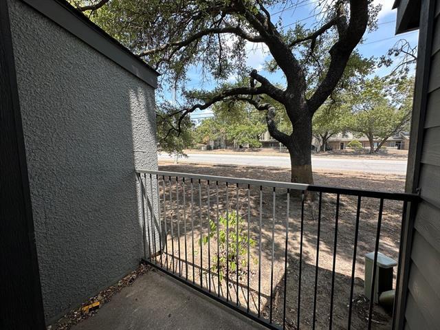 Building Photo - 9696 Walnut St