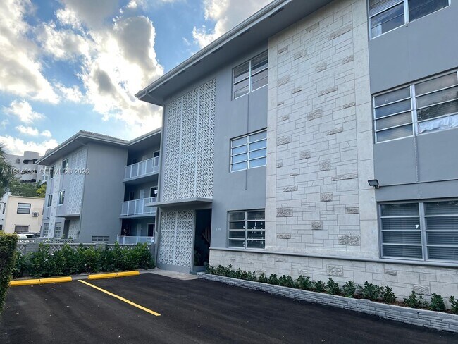 Building Photo - 2300 SW 3rd Ave