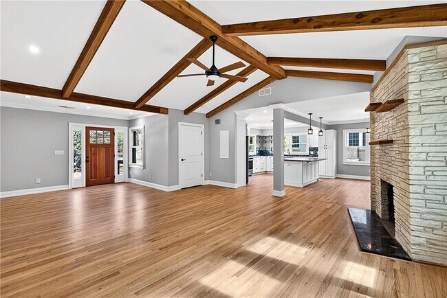 Building Photo - 1319 Chalmette Dr NE