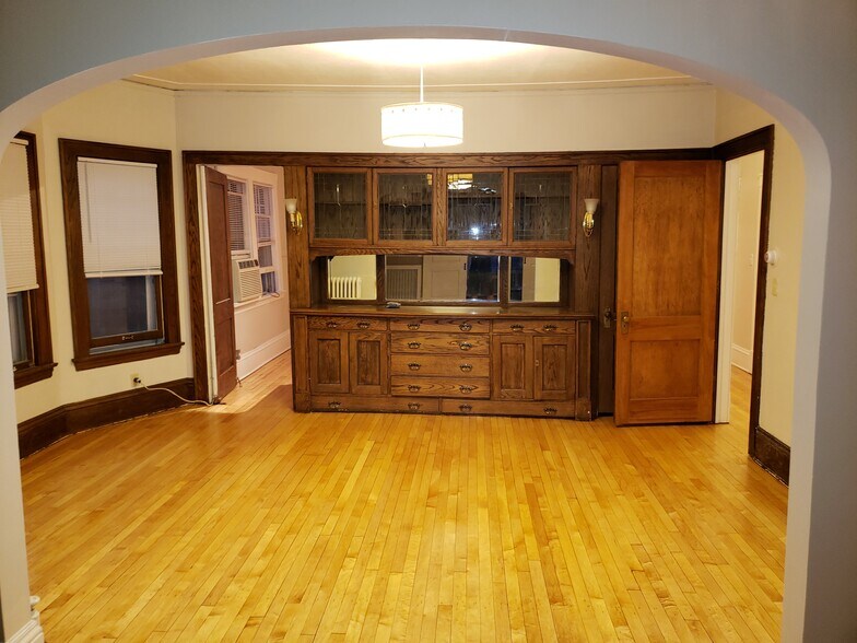 Building Photo - 417 5th Ave SE