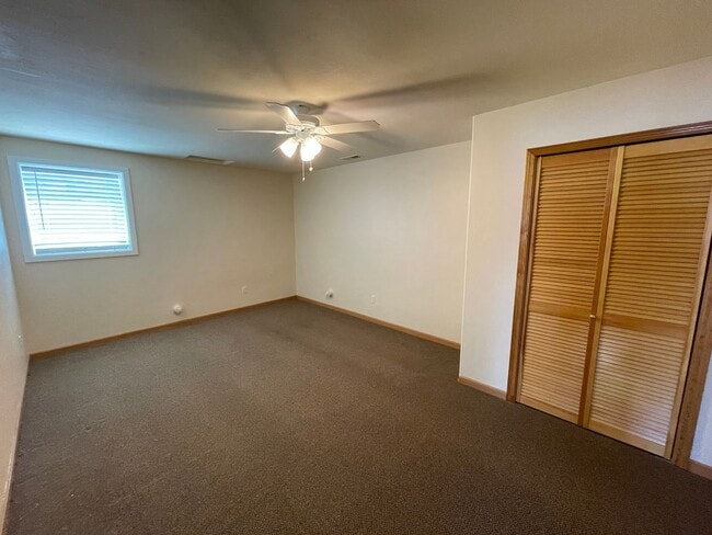 Building Photo - Spacious and Modern 3 Bedroom Sunlit Basem...