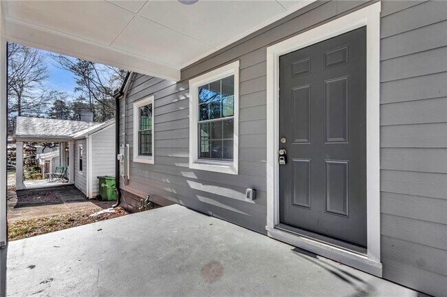 Building Photo - 1271 Lorenzo Dr SW