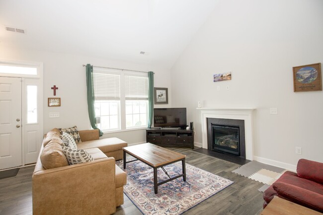Building Photo - "Spacious 4 Bed, 2.5 Bath Rental in Vass, ...