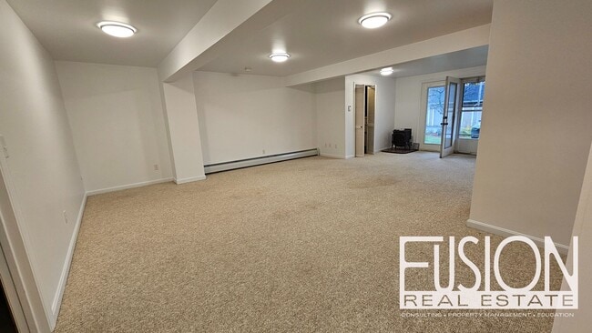 Building Photo - Bright, Spacious End-Unit Townhome in Premier South Burlington Neighborhood AVAILABLE NOW with $1...