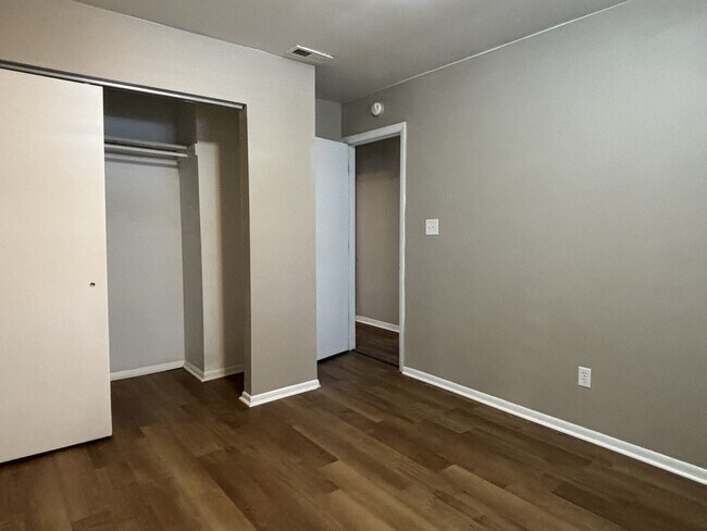 Building Photo - 2943 Hillside Ave