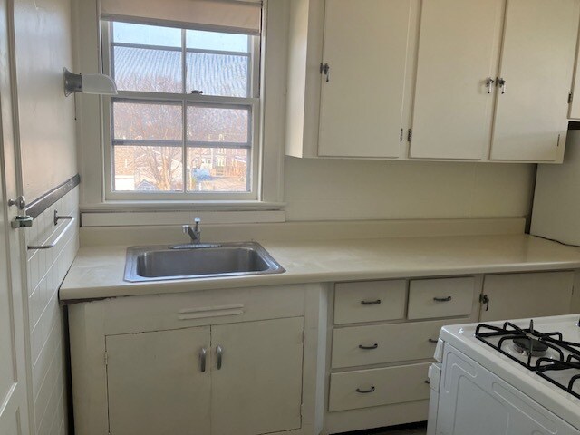 Building Photo - 4 Saunders St