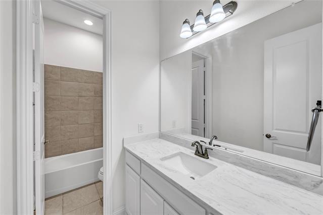 Building Photo - 1233 Carinna Dr