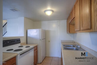 Building Photo - 2Bed/1Bath House at 48th/Broadway! JOIN TH...