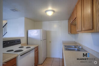 Building Photo - 2Bed/1Bath House at 48th/Broadway! JOIN TH...