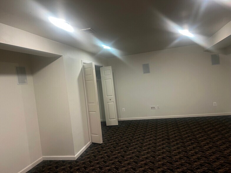 Building Photo - 9523 Evergreen Circle