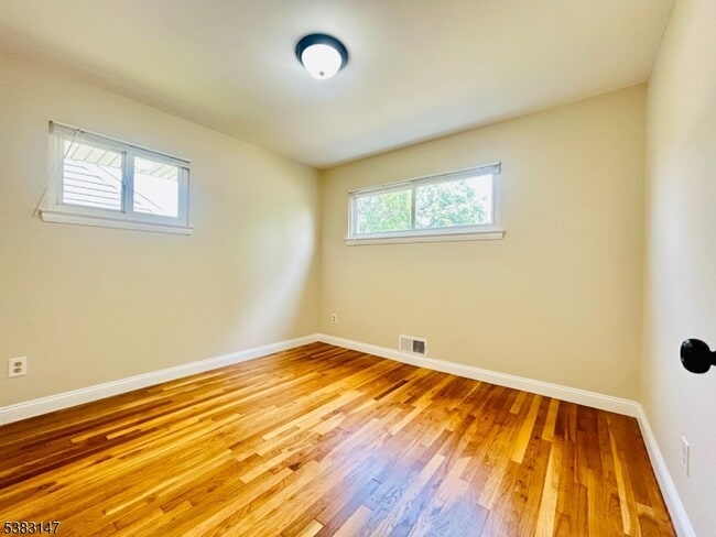 Building Photo - 28 Urma Pl