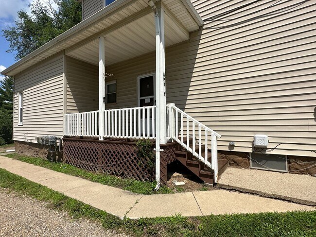 Building Photo - 504 N State St