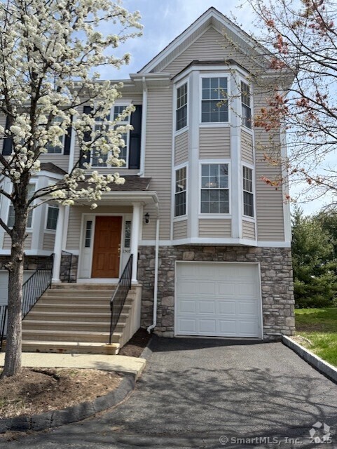 Building Photo - 1507 Briar Woods Ln