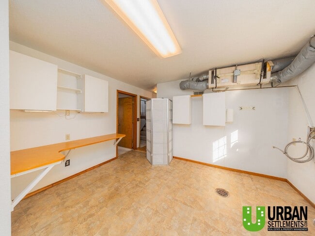 Building Photo - For Rent – Spacious Split-Level Home with ...