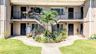 Building Photo - Tropical Breeze Apartments