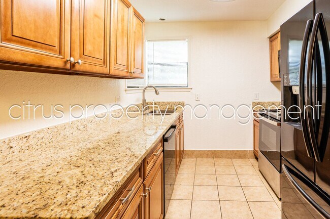 Building Photo - Winter Park 2/2 Condo in Charming Parkview...