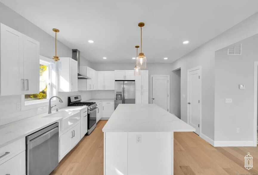 Building Photo - 183 Vesper St