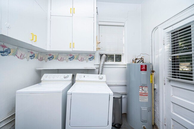 Building Photo - Traditional Cape Cod Charm Meets Henrico C...