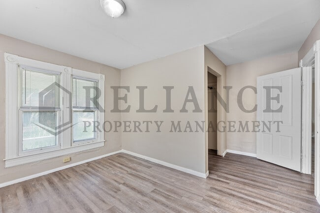 Building Photo - 428 S Osage St