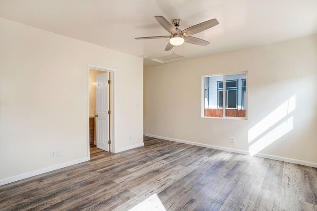 Building Photo - 1736-40 Dahlia Ave