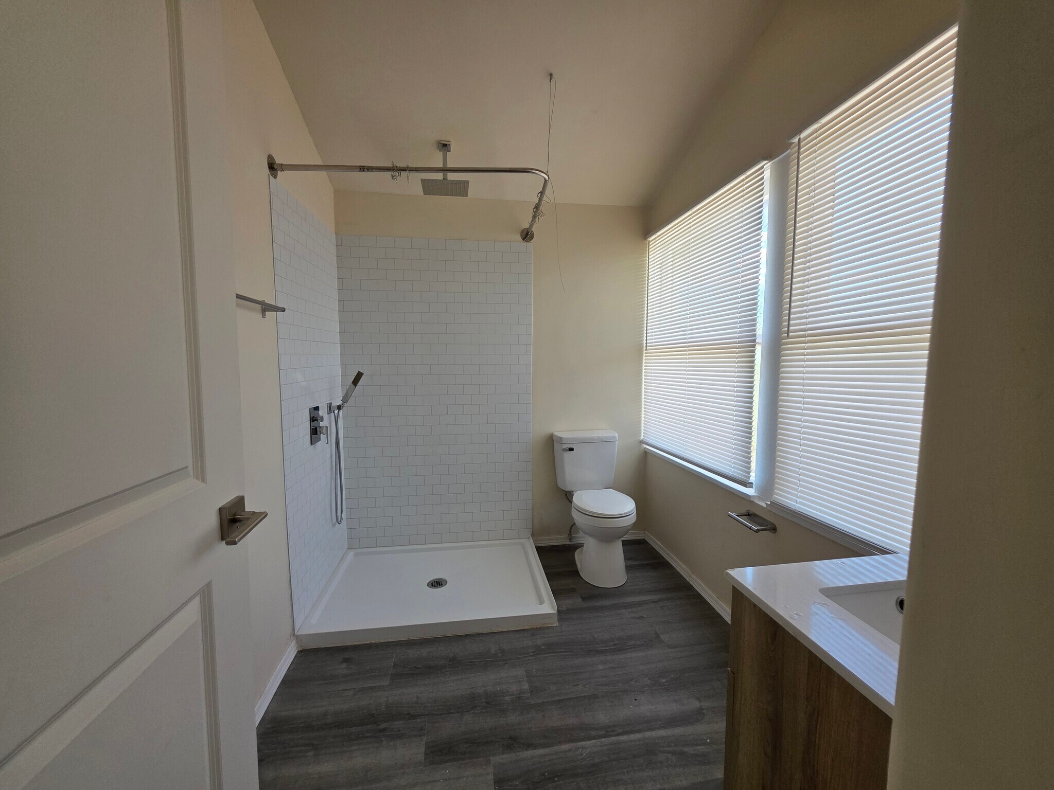 Building Photo - 833 N 4th Ave