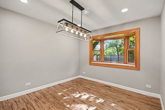 Building Photo - 5195 Castaway Ln