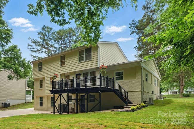 Building Photo - 7016 Wannamaker Ln