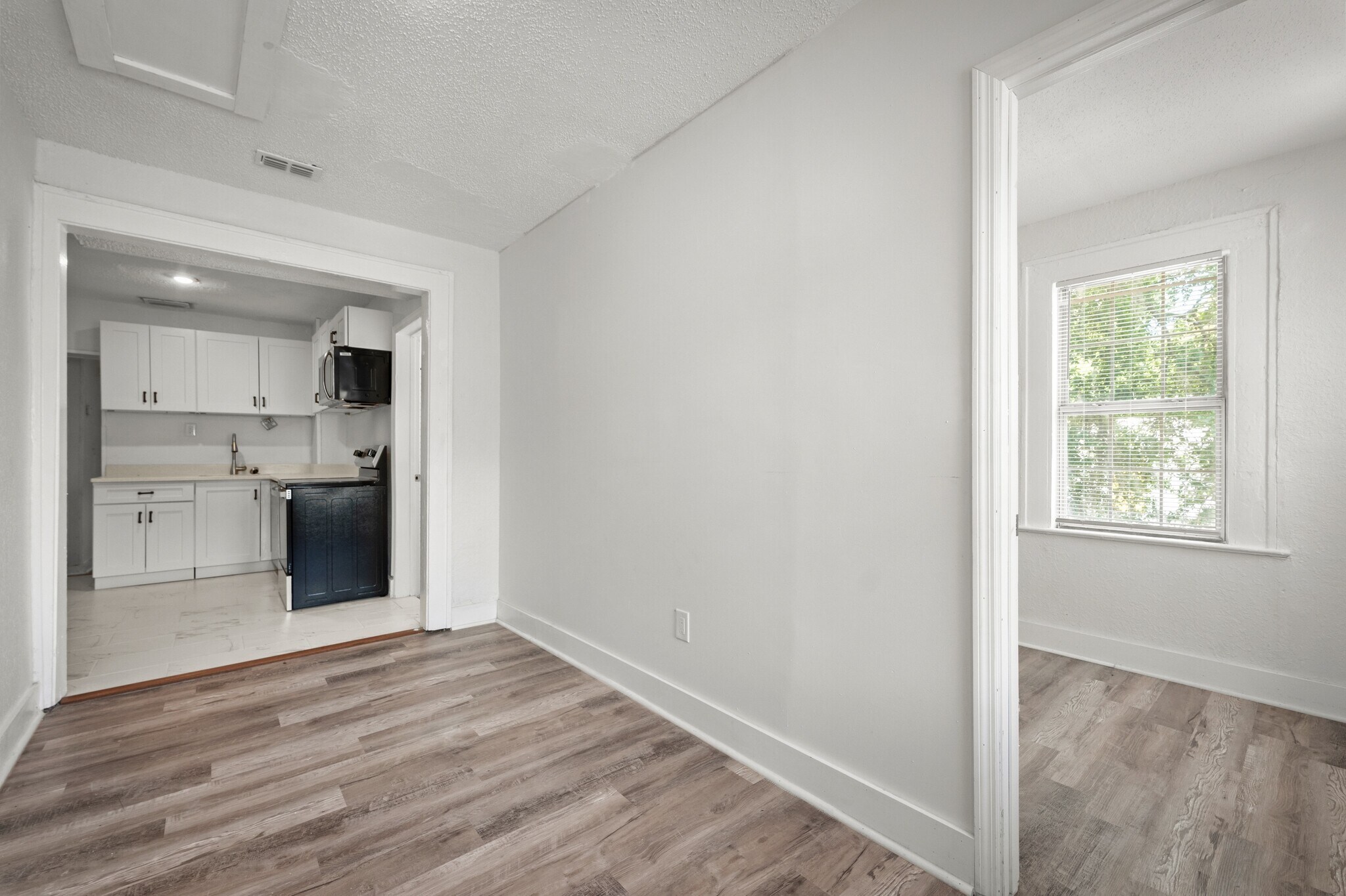 Building Photo - 3524 Boulevard St