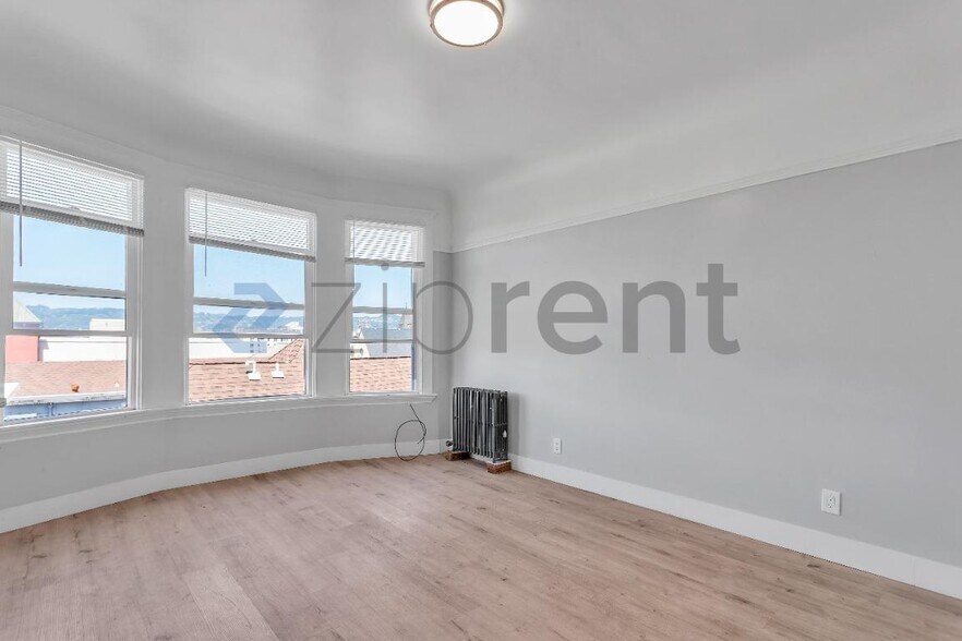 Building Photo - Unit 410