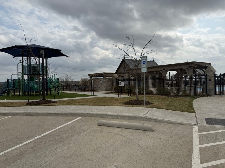 Building Photo - 1121 Knightsbridge Rd