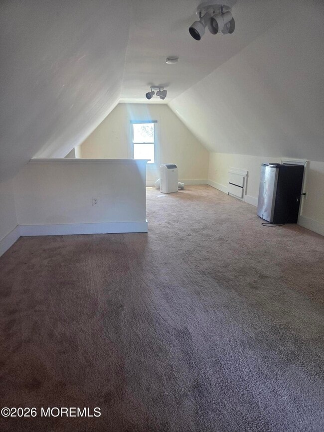Building Photo - 612 Lareine Ave