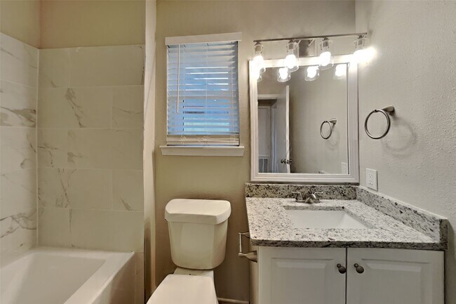 Building Photo - 10107 King Ranch Ln