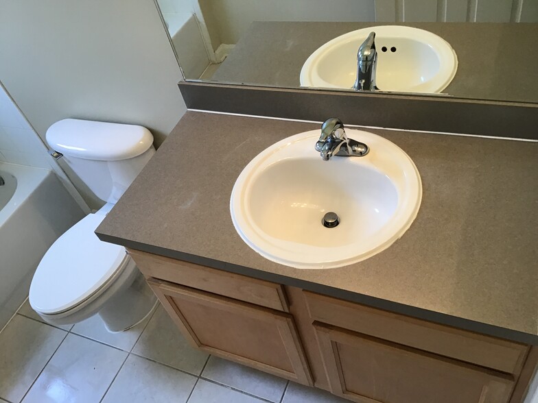 Building Photo - 671 Southland Ln