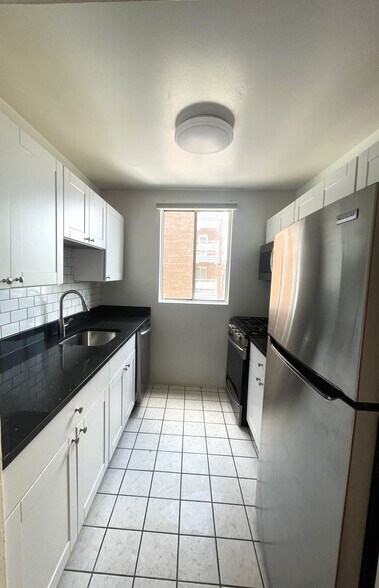 Building Photo - 2744 Johnson Ave