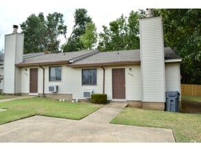 Building Photo - Lakewood Apartments: Premium Location