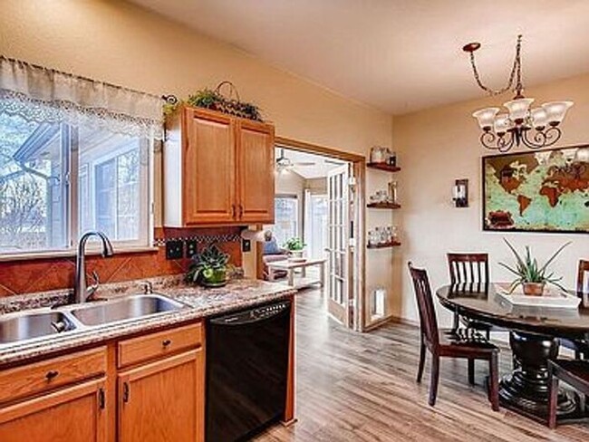 Building Photo - Gorgeous 3000 sq ft. 4 Bed, 3.5 Bath Home,...