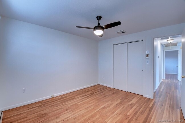 Building Photo - 139 Phyllis Dr