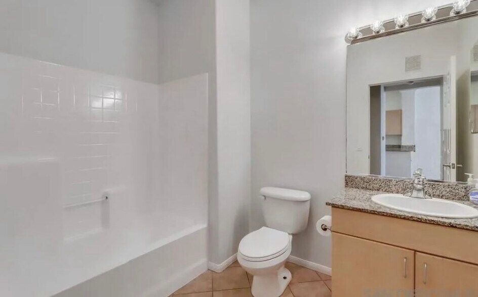 Building Photo - 1643 6th Ave