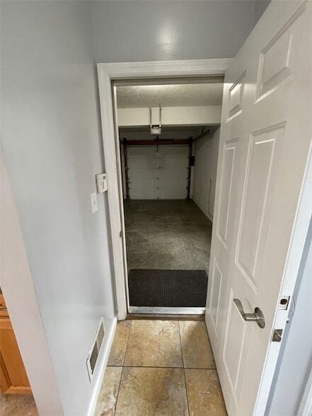 Building Photo - 1513 King Henry Dr