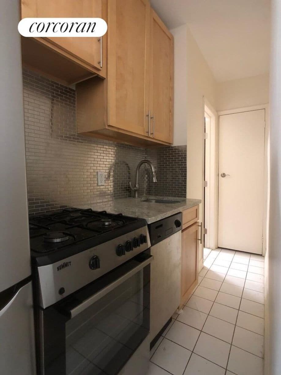 Building Photo - 448 W 55th St