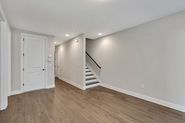 Building Photo - 3215 W De Leon St