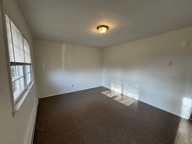 Building Photo - Ready to show!