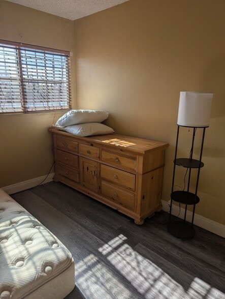 Building Photo - 2119 W 29th St