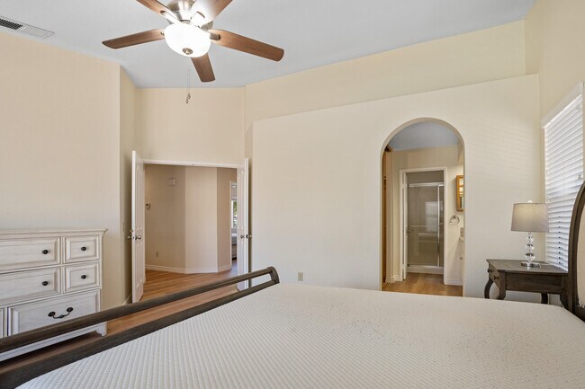 Building Photo - 44210 Mariposa Ct
