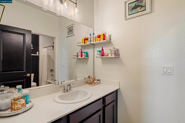 Building Photo - 546 Avanti Way